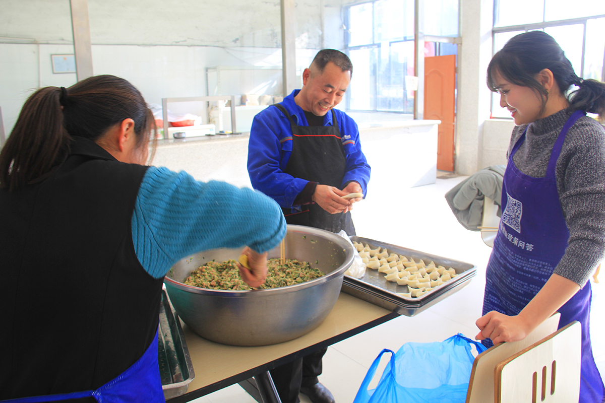 豪家集團丨“情暖冬至，溫暖豪家”冬至包餃子活動1